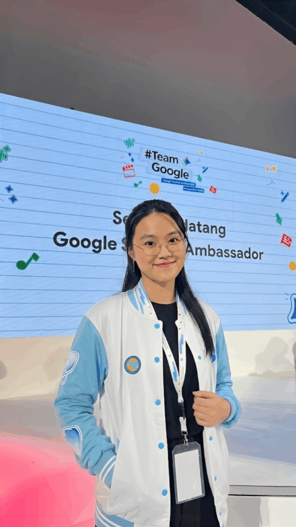 Gambar 1.1 Joyce mendapatkan jaket Google Student Ambassador